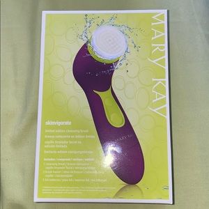 New! Limited Edition Mary Kay Skinvigorate Brush
